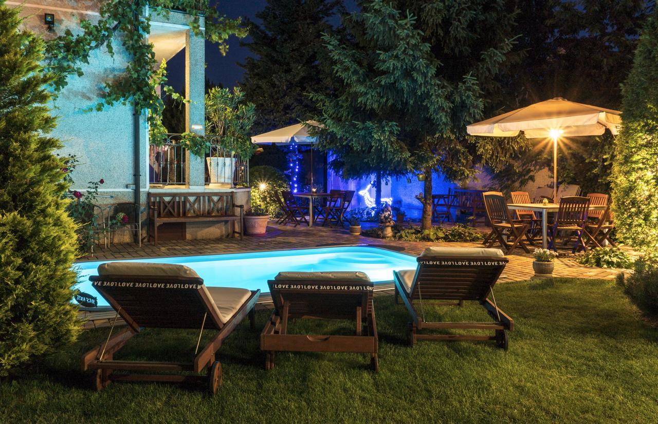 Guest House Butterfly Wing Odesa Exterior foto