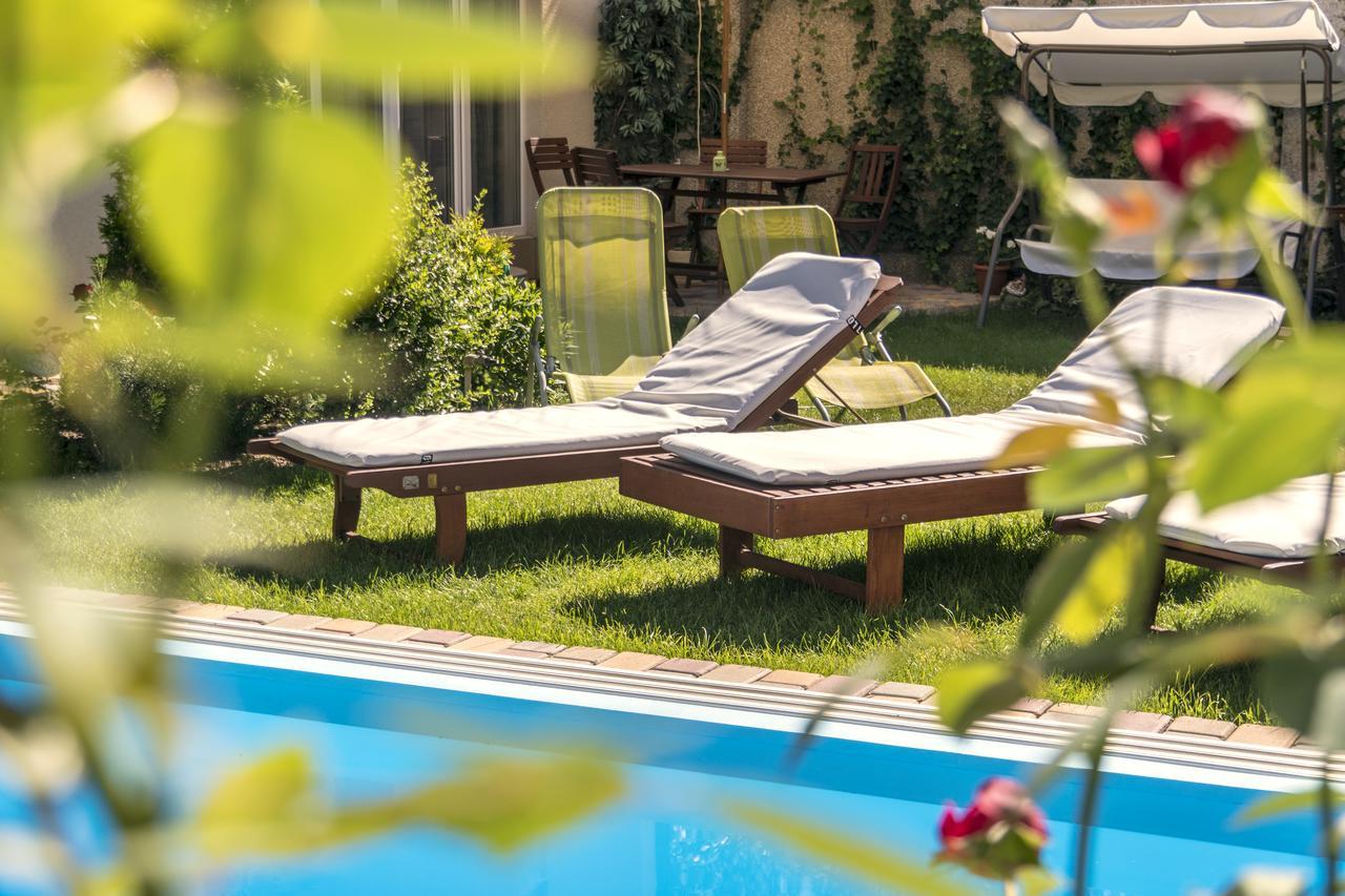 Guest House Butterfly Wing Odesa Exterior foto