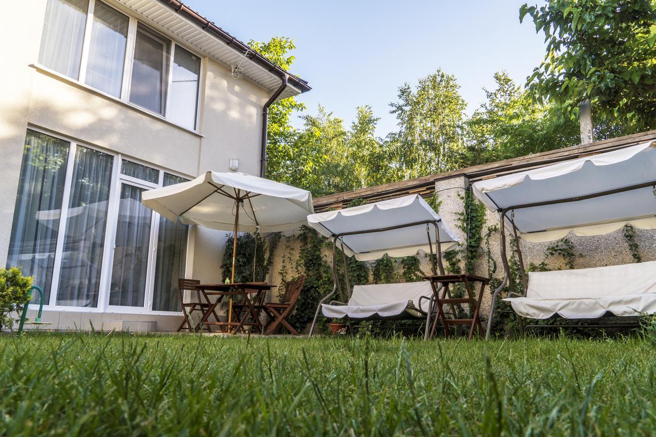 Guest House Butterfly Wing Odesa Exterior foto