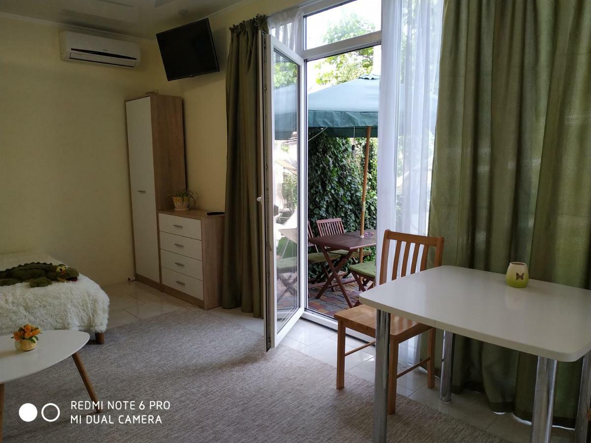 Guest House Butterfly Wing Odesa Exterior foto
