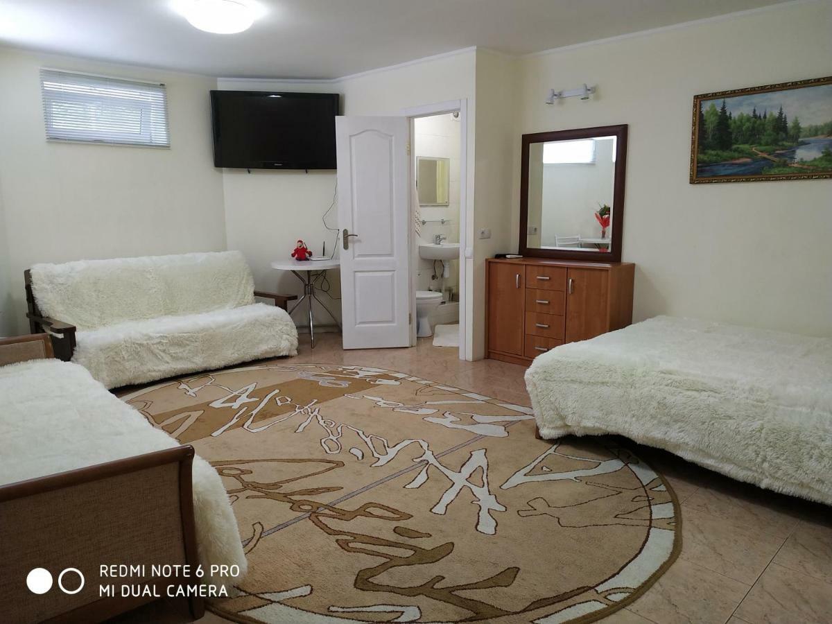 Guest House Butterfly Wing Odesa Exterior foto